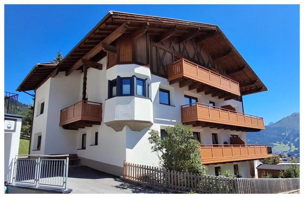 フィスHaus Enzianアパートメント エクステリア 写真